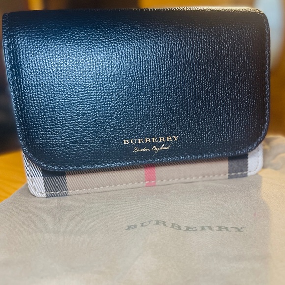 Burberry Crossbody Bag Black and Tan with Textured Elegance - Picture 3 of 8